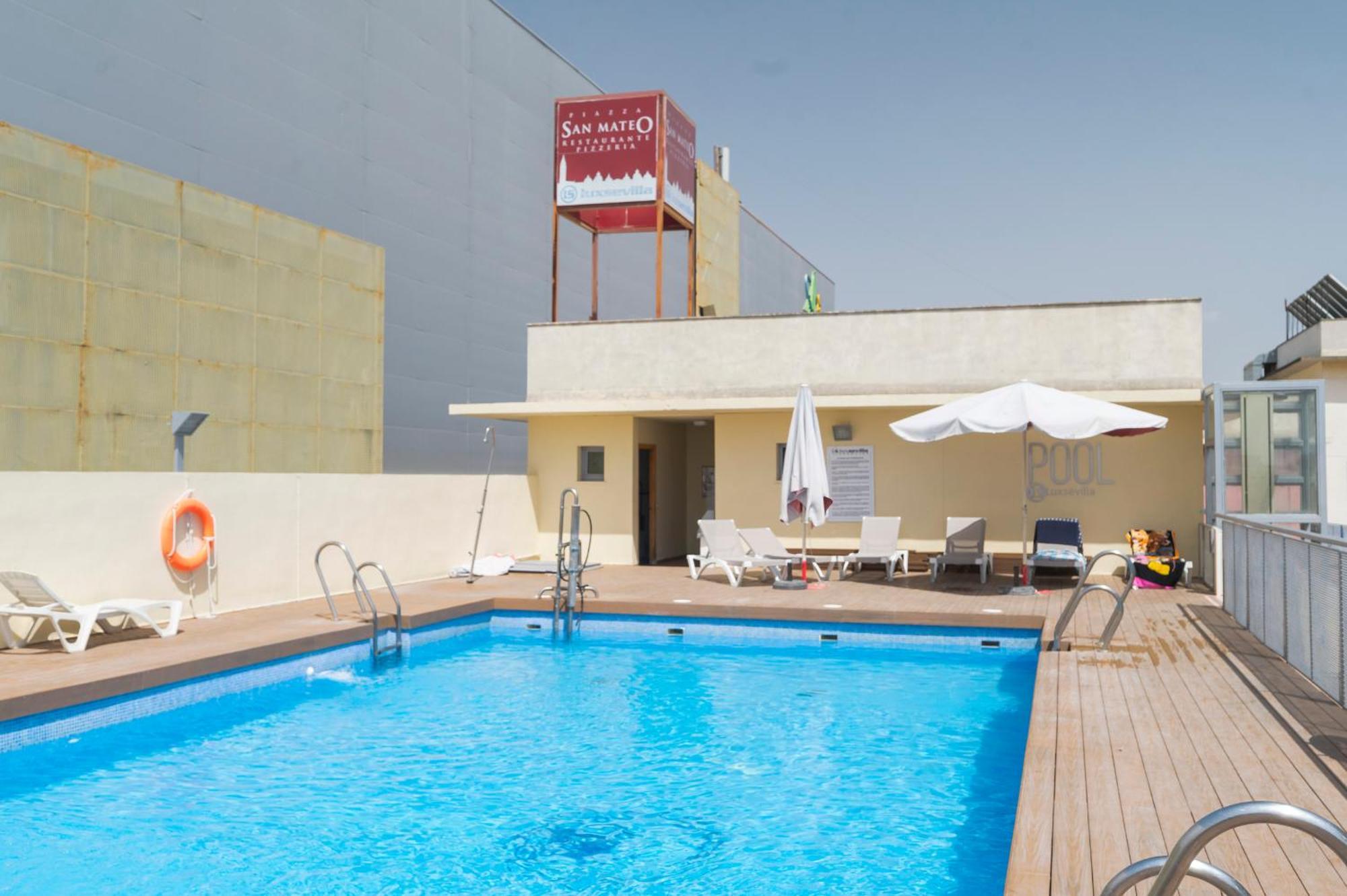 Aticos Lux Sevilla Piscina Parking Бормухос Екстер'єр фото
